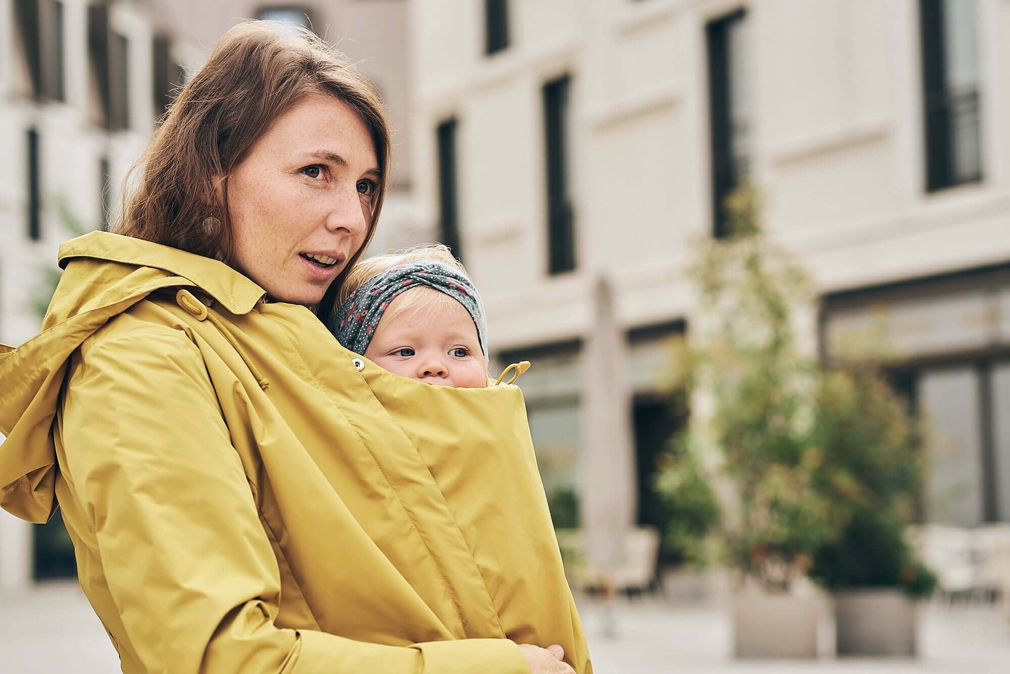 Mamalila Dublin Baby Draagmantel – Mustard - Afbeelding 2